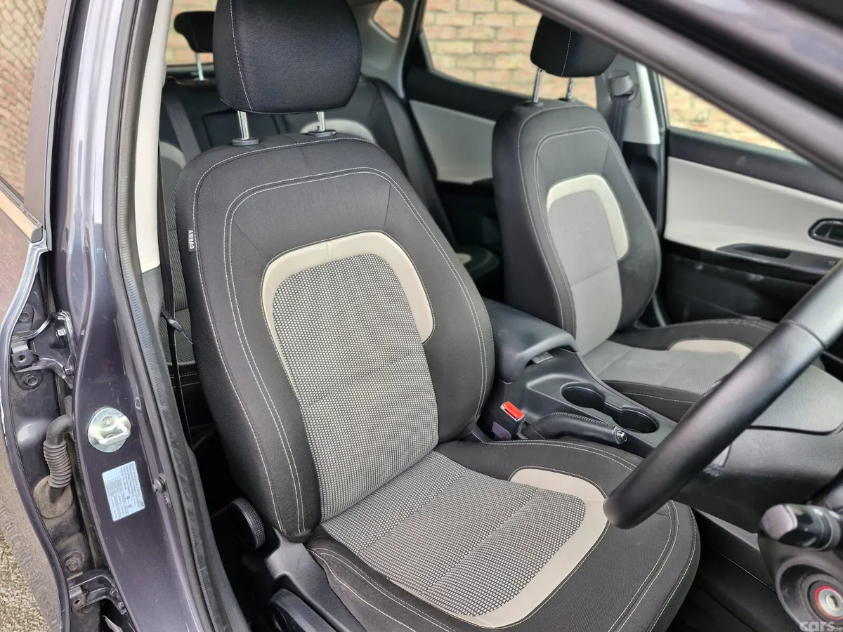 Kia Ceed Hatchback, Diesel, 2017, Grey
