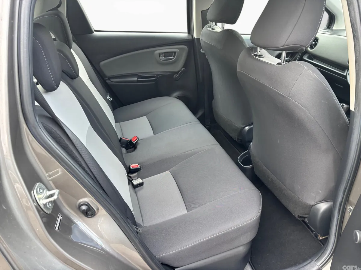 Toyota Yaris MPV, Petrol Hybrid, 2018, Grey