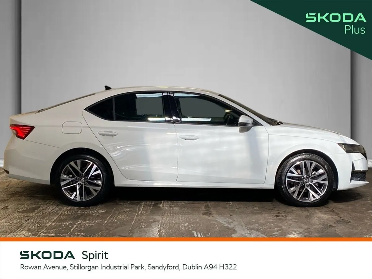 Skoda Octavia Saloon, Petrol, 2024, White