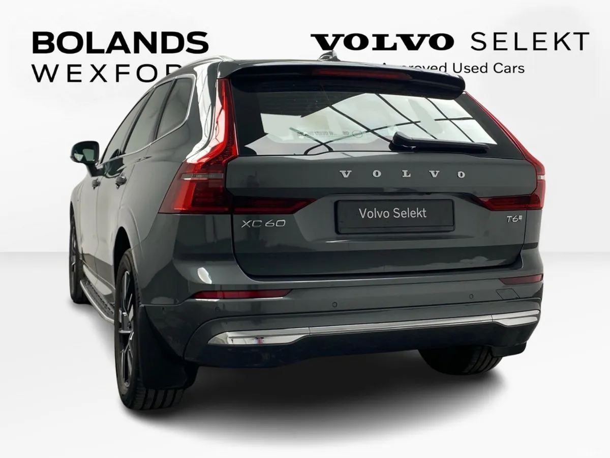 Volvo XC60 SUV, Petrol Plug-in Hybrid, 2026, Green