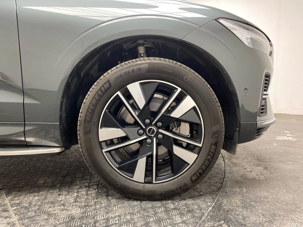 Volvo XC60 SUV, Petrol Plug-in Hybrid, 2026, Green