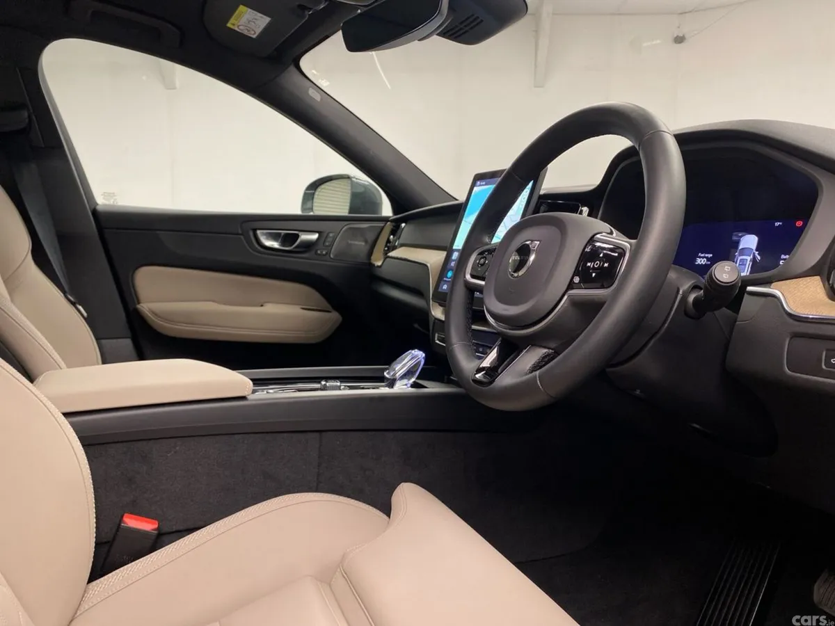 Volvo XC60 SUV, Petrol Plug-in Hybrid, 2026, Green