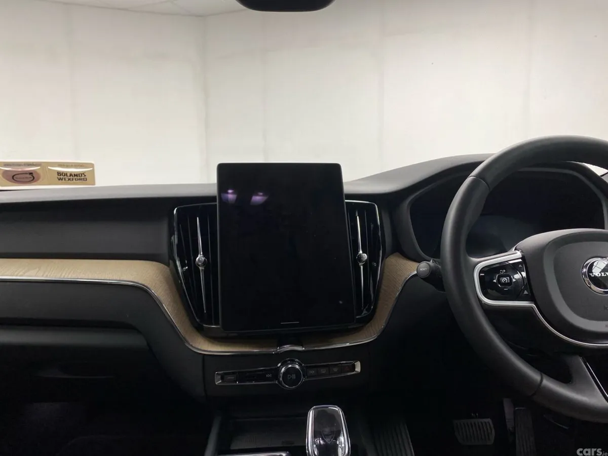 Volvo XC60 SUV, Petrol Plug-in Hybrid, 2026, Green