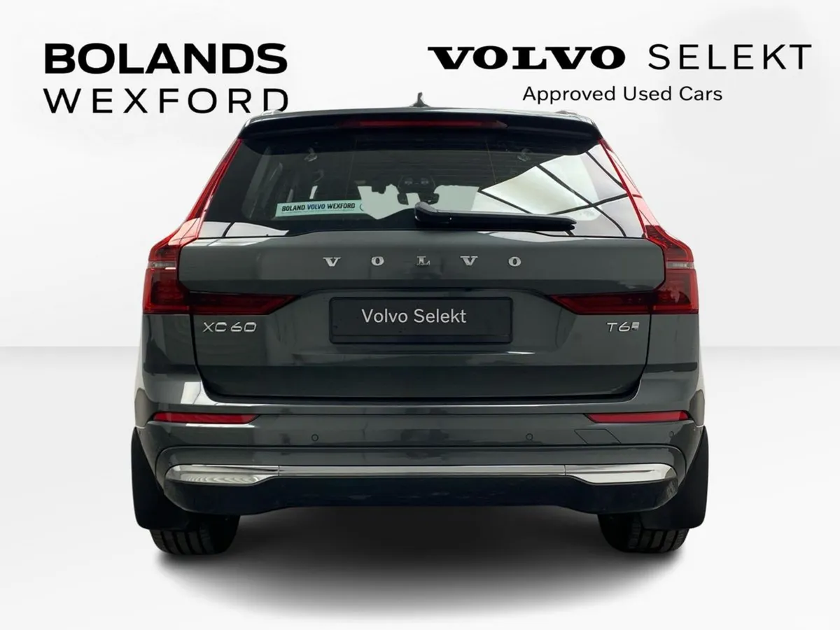 Volvo XC60 SUV, Petrol Plug-in Hybrid, 2026, Green