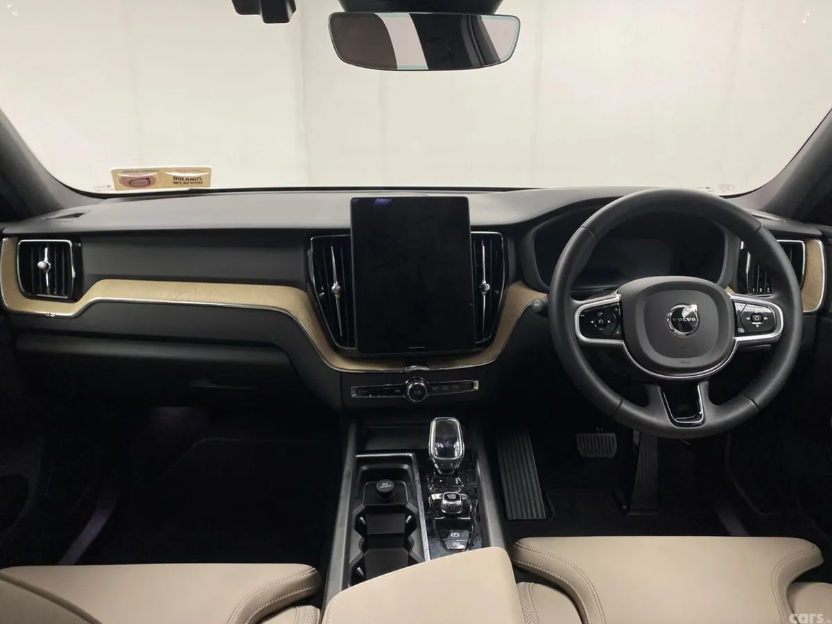 Volvo XC60 SUV, Petrol Plug-in Hybrid, 2026, Green
