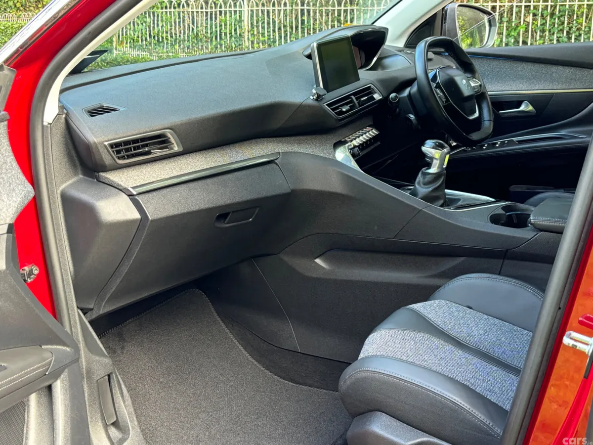 Peugeot 3008 SUV, Diesel, 2017, Red
