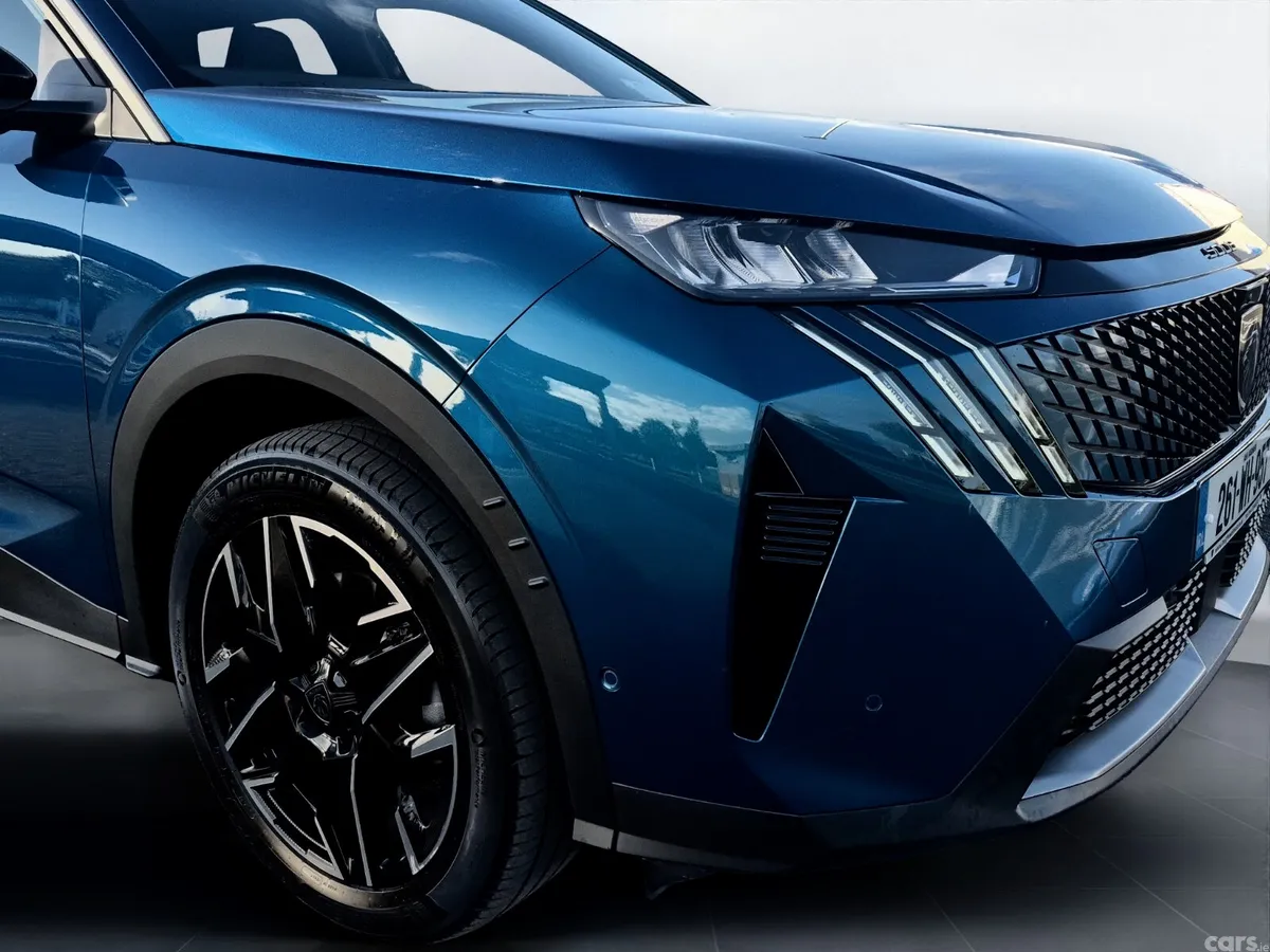 Peugeot 5008 MPV, Petrol Hybrid, 2026, Blue