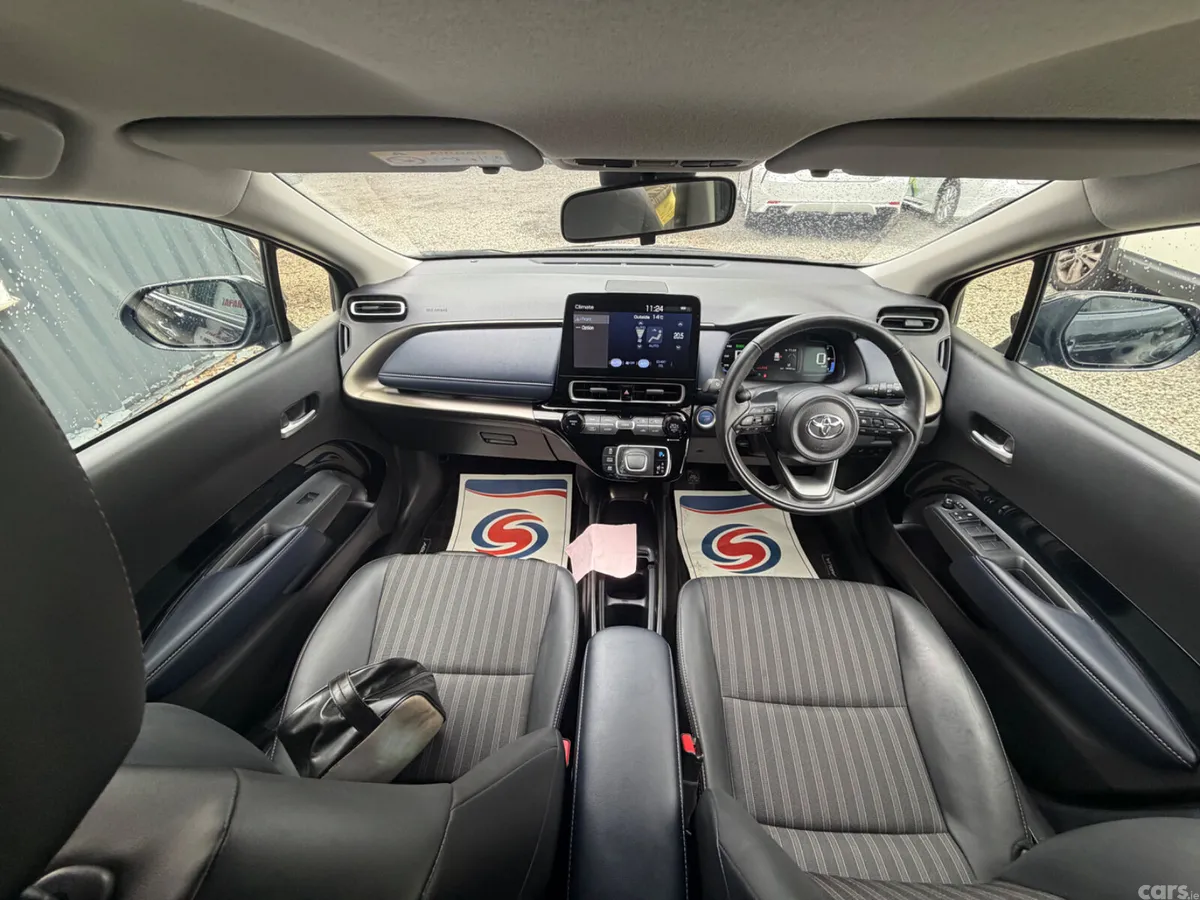 Toyota Aqua Hatchback, Petrol Hybrid, 2023, Blue