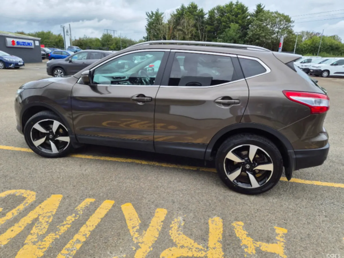 Nissan Qashqai MPV, Diesel, 2017, Brown