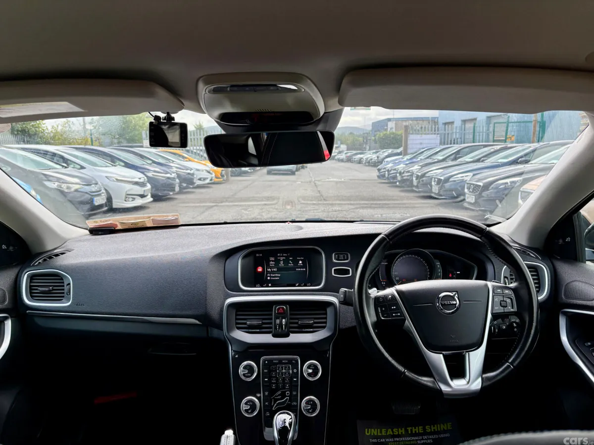 Volvo V40 Hatchback, Diesel, 2018, Black