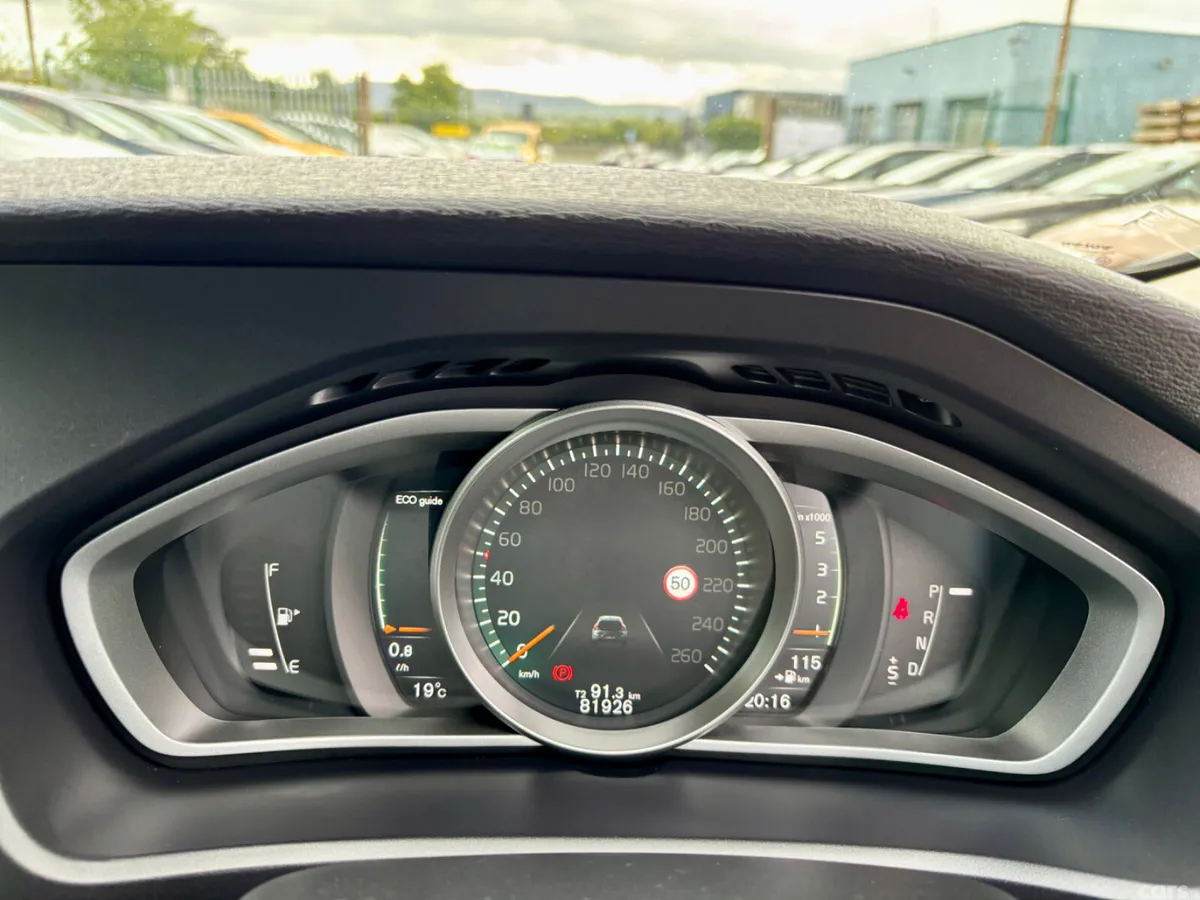 Volvo V40 Hatchback, Diesel, 2018, Black