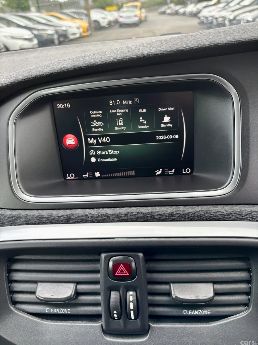 Volvo V40 Hatchback, Diesel, 2018, Black