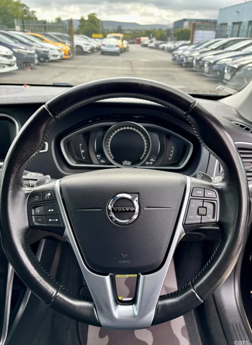 Volvo V40 Hatchback, Diesel, 2018, Black