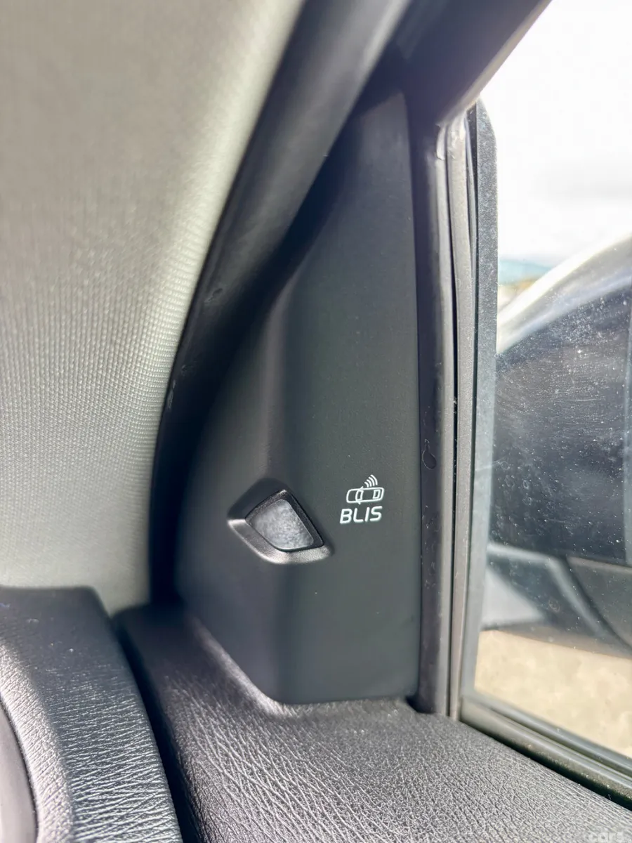 Volvo V40 Hatchback, Diesel, 2018, Black
