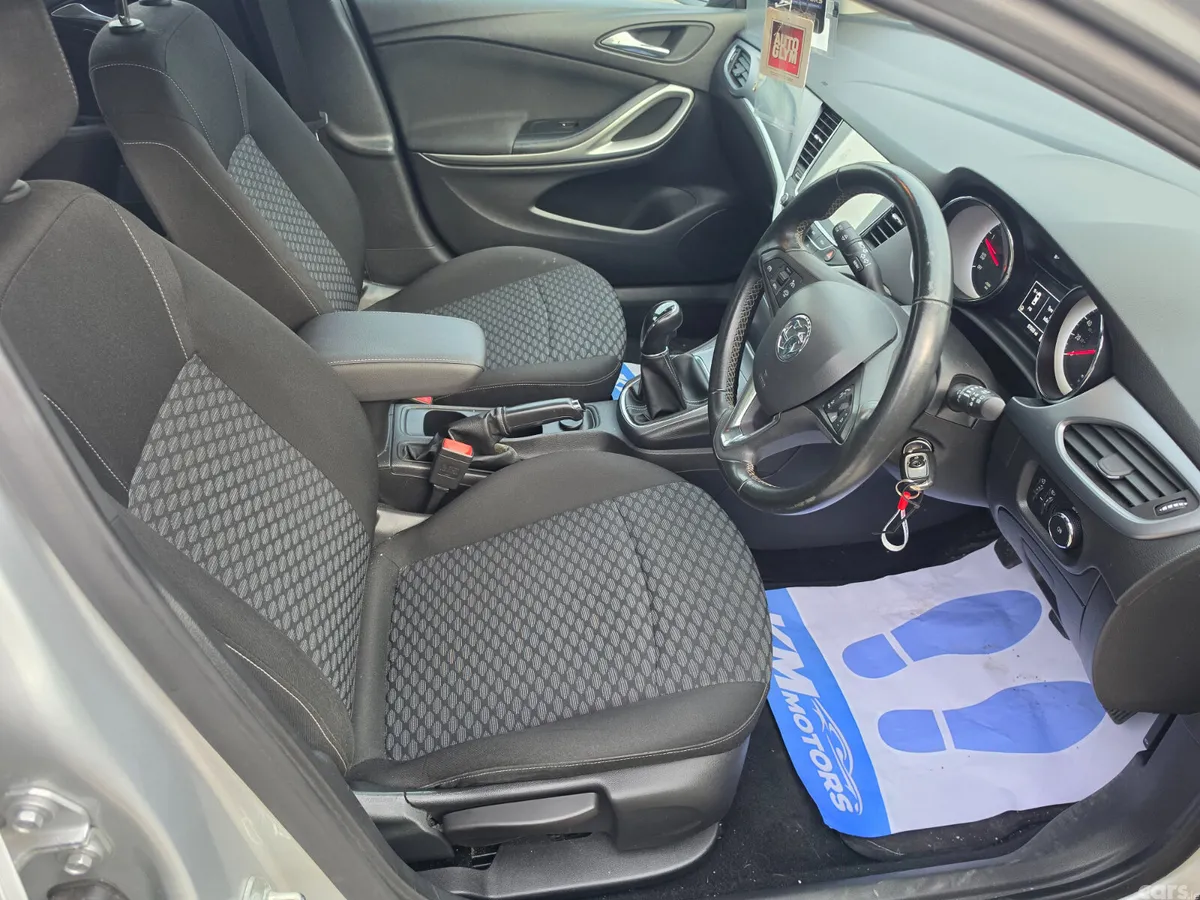 Vauxhall Astra Hatchback, Diesel, 2017, Silver