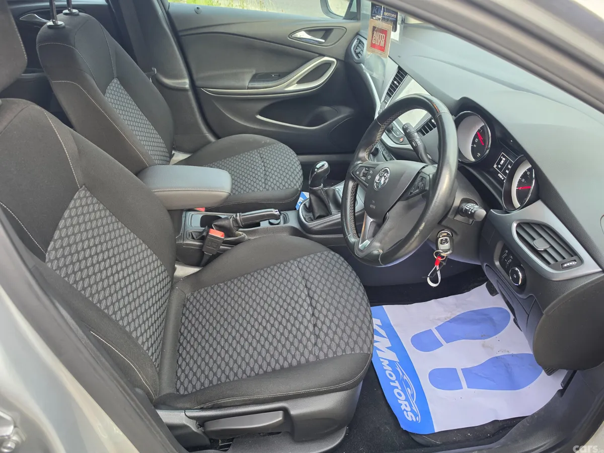 Vauxhall Astra Hatchback, Diesel, 2017, Silver