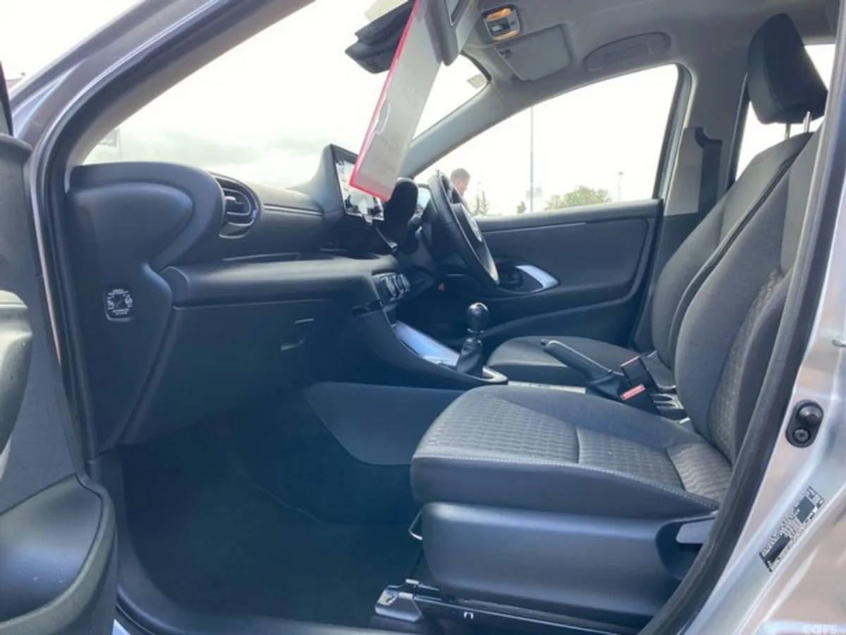 Toyota Yaris Hatchback, Petrol, 2023, Silver