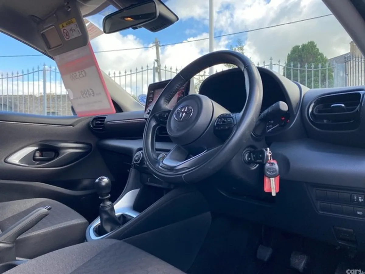 Toyota Yaris Hatchback, Petrol, 2023, Silver