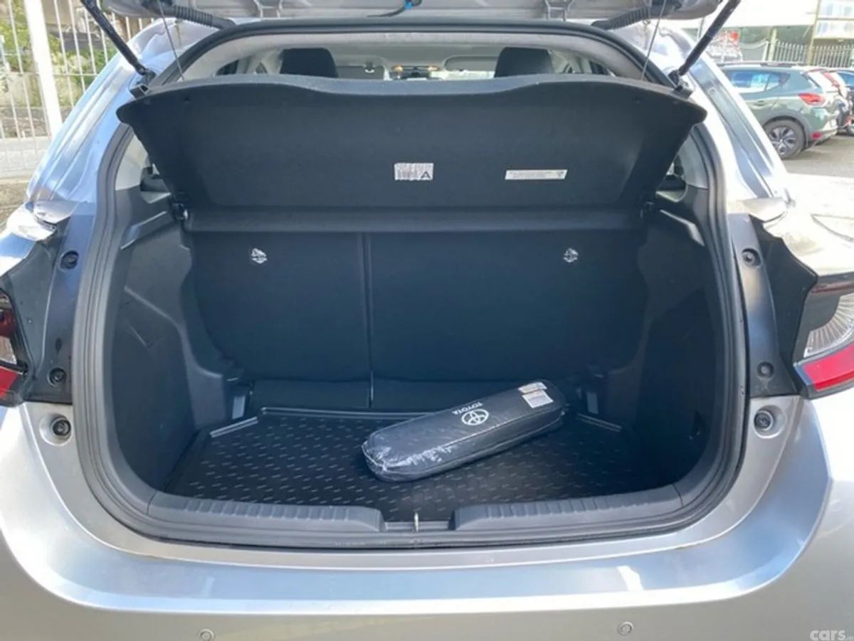 Toyota Yaris Hatchback, Petrol, 2023, Silver
