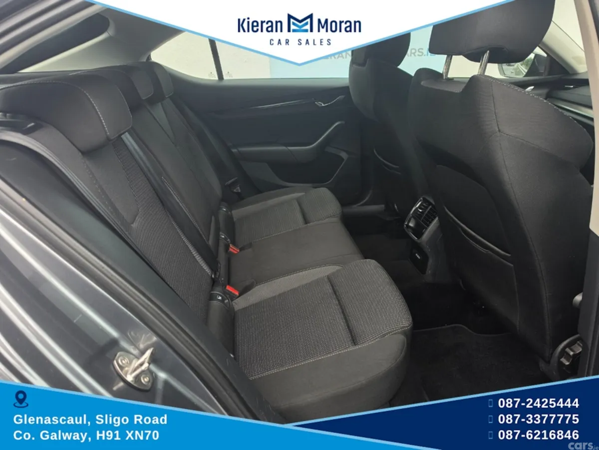 Skoda Octavia Hatchback, Diesel, 2024, Grey