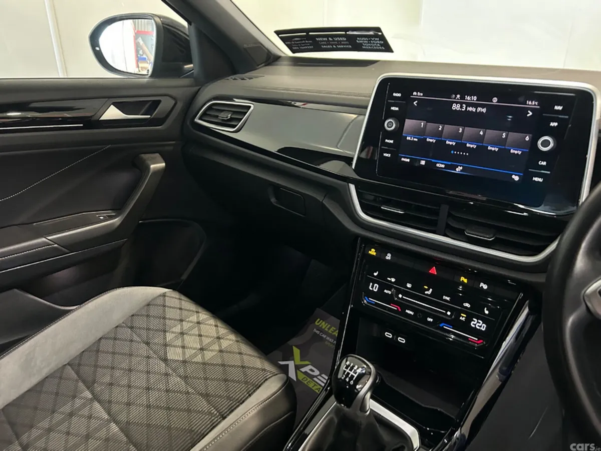 Volkswagen T-Roc SUV, Diesel, 2023, Blue