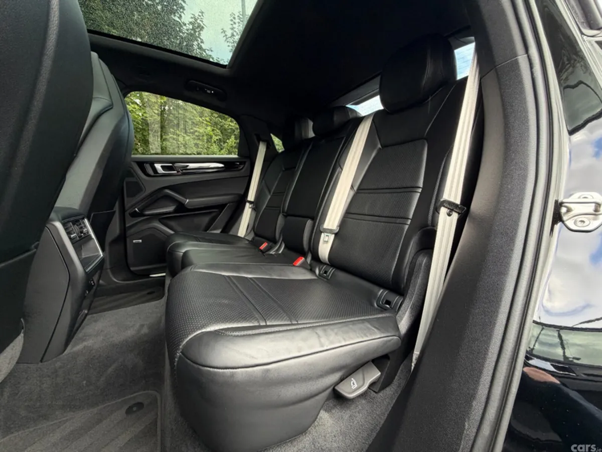 Porsche Cayenne Coupe, Petrol Plug-in Hybrid, 2022, Black