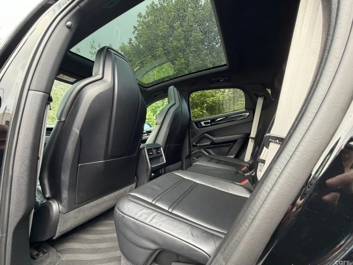 Porsche Cayenne Coupe, Petrol Plug-in Hybrid, 2022, Black