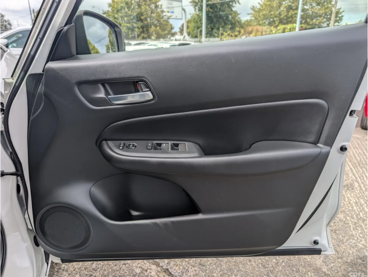 Honda Fit Hatchback, Petrol Hybrid, 2020, White