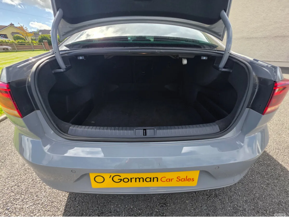Volkswagen Passat Saloon, Diesel, 2022, Grey