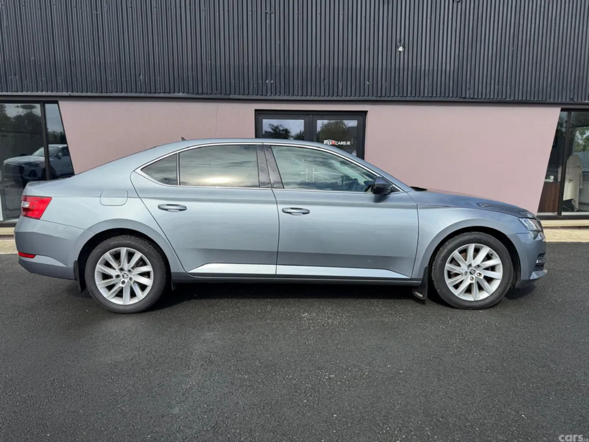Skoda Superb Hatchback, Diesel, 2020, Grey