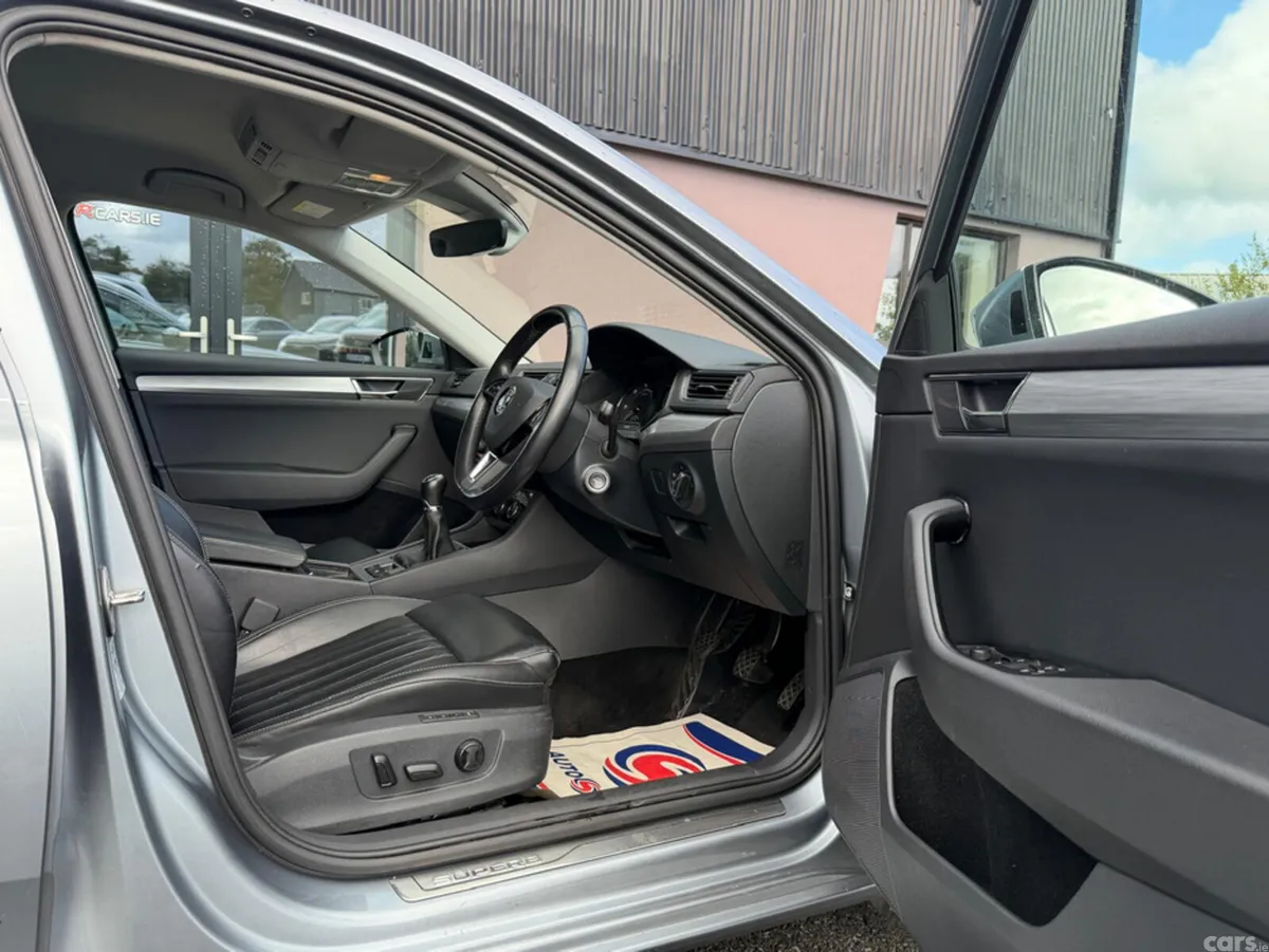 Skoda Superb Hatchback, Diesel, 2020, Grey