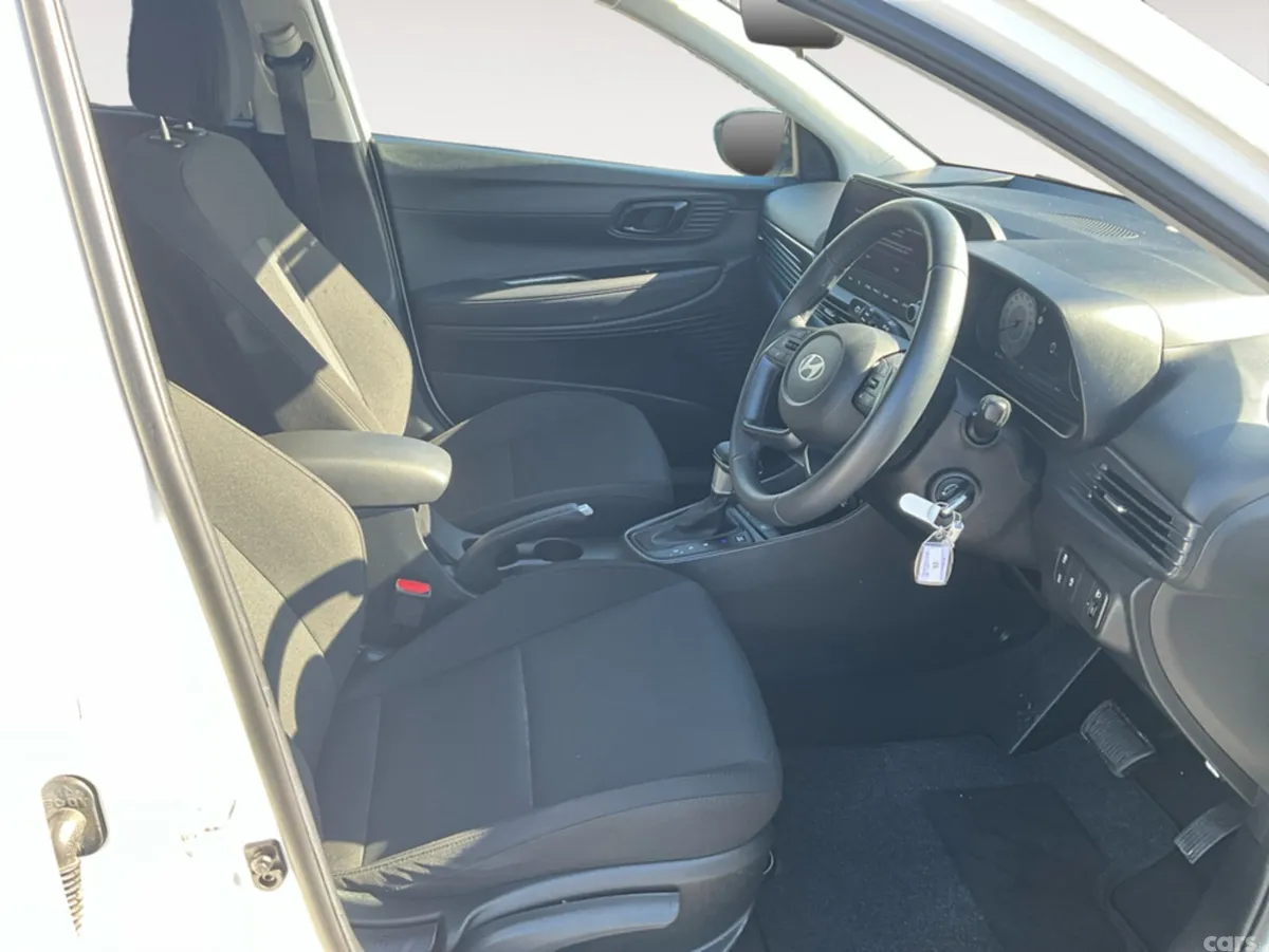 Hyundai i20 Hatchback, Petrol, 2024, White
