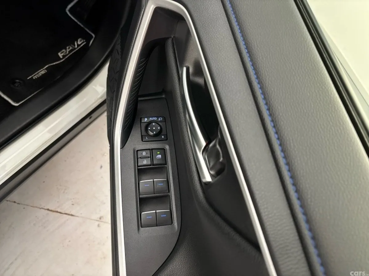 Toyota RAV4 SUV, Petrol Hybrid, 2022, White