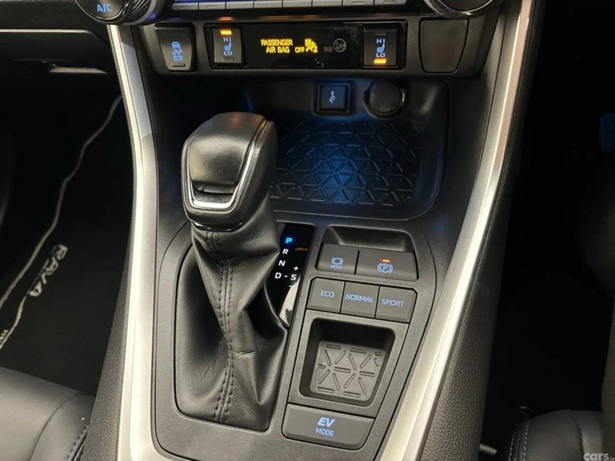 Toyota RAV4 SUV, Petrol Hybrid, 2022, White