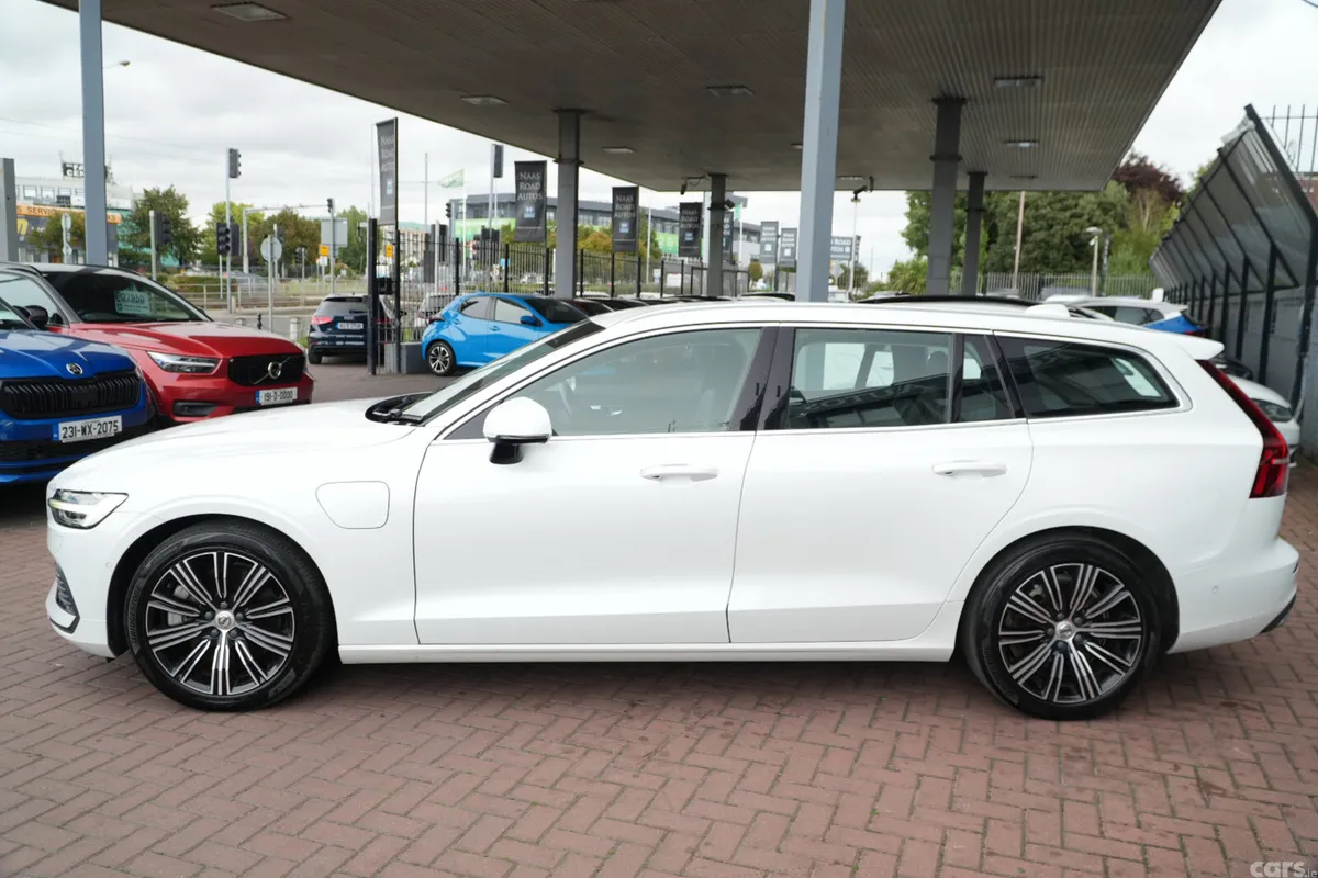 Volvo V60 Estate, Petrol Plug-in Hybrid, 2021, White