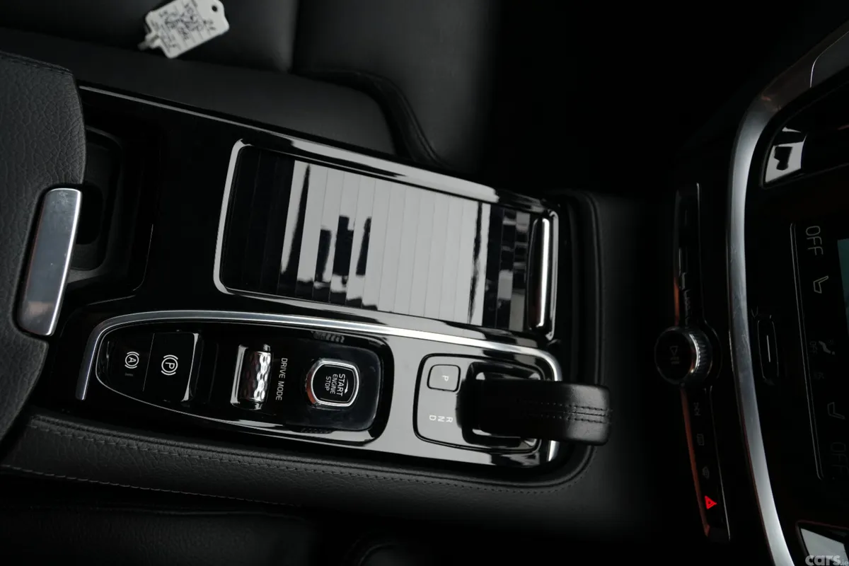 Volvo V60 Estate, Petrol Plug-in Hybrid, 2021, White