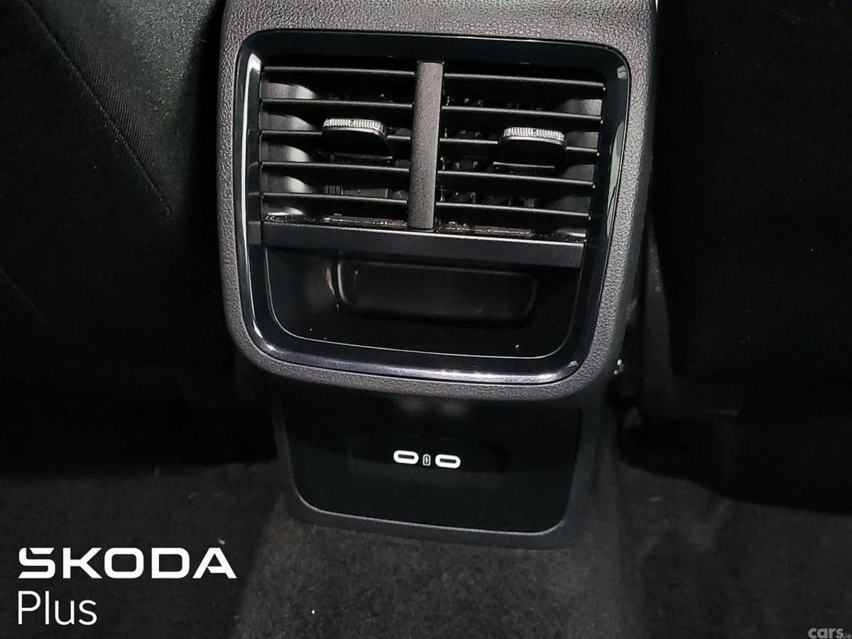 Skoda Octavia Saloon, Petrol, 2023, Blue