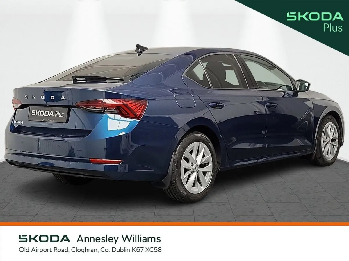 Skoda Octavia Saloon, Petrol, 2023, Blue