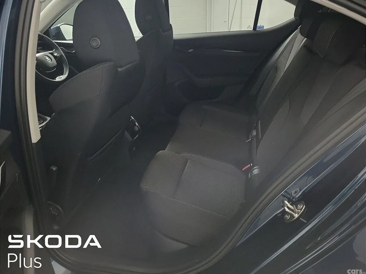 Skoda Octavia Saloon, Petrol, 2023, Blue
