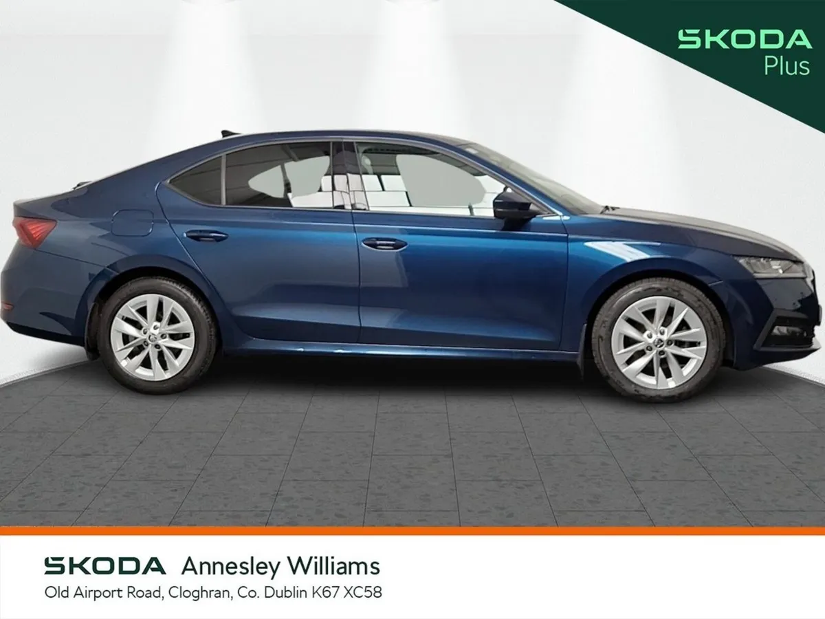 Skoda Octavia Saloon, Petrol, 2023, Blue