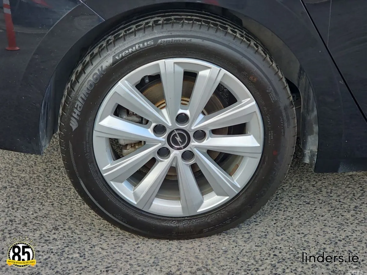 Opel Astra Hatchback, Petrol, 2023, Black