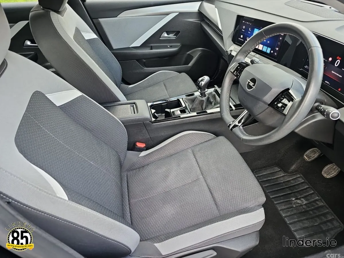 Opel Astra Hatchback, Petrol, 2023, Black