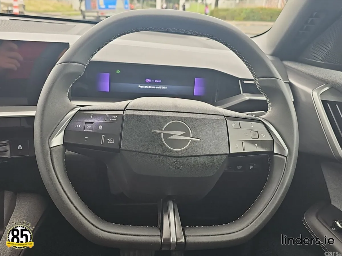Opel Grandland SUV, Petrol Hybrid, 2026, White