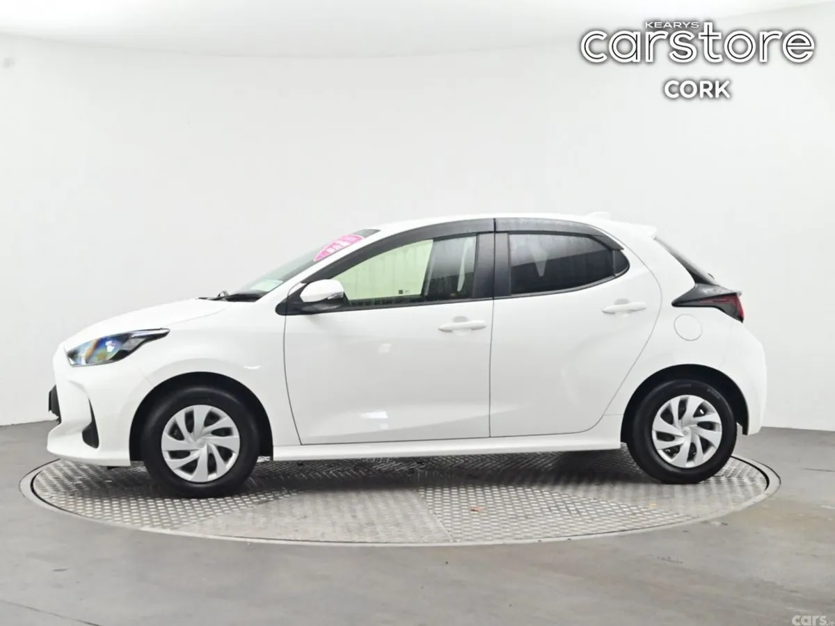 Toyota Yaris Hatchback, Petrol Hybrid, 2021, White