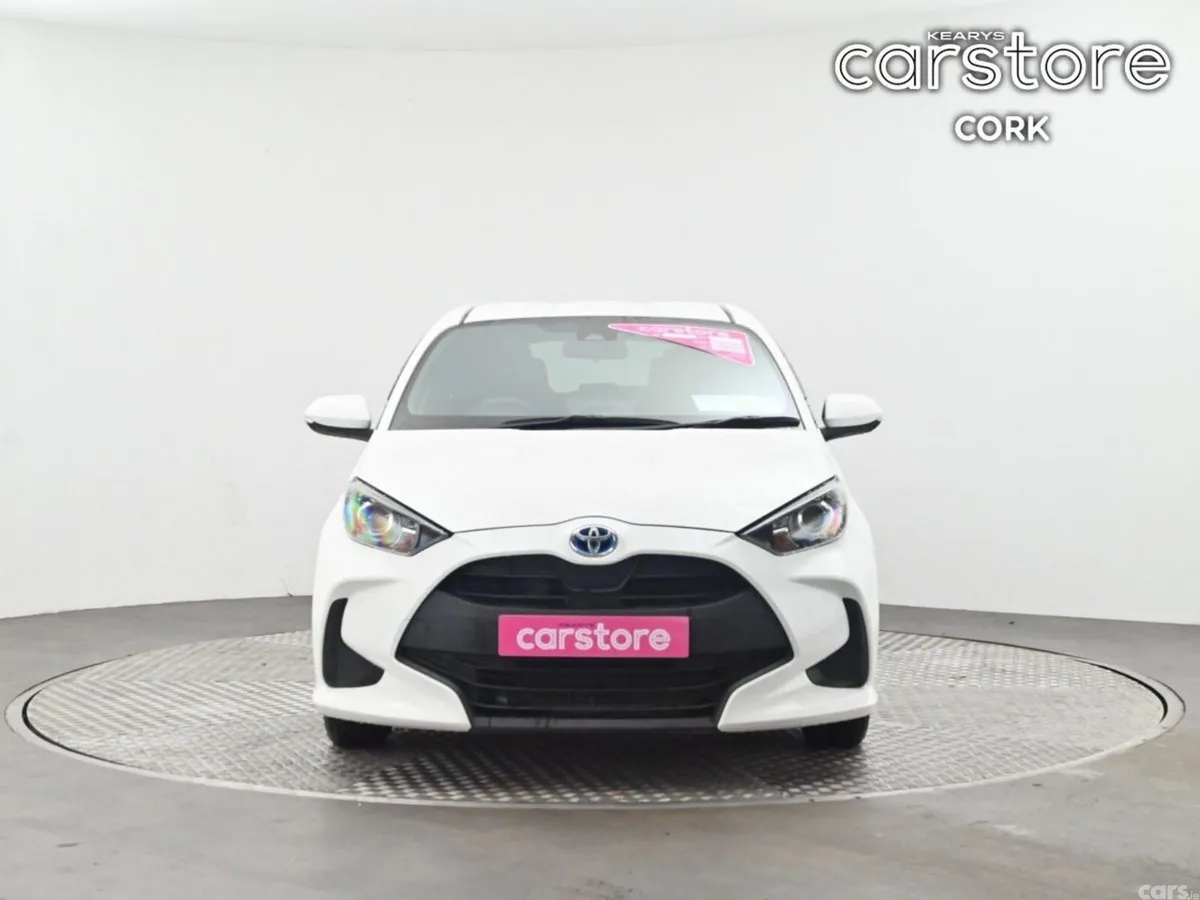Toyota Yaris Hatchback, Petrol Hybrid, 2021, White