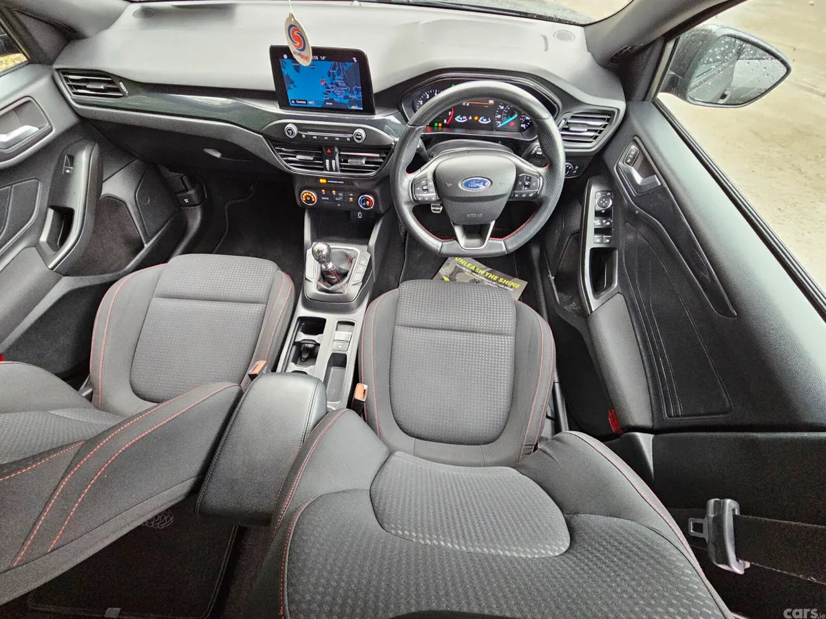Ford Focus Hatchback, Petrol, 2019, Grey