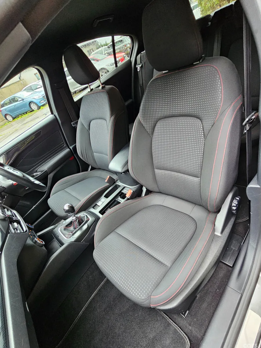 Ford Focus Hatchback, Petrol, 2019, Grey