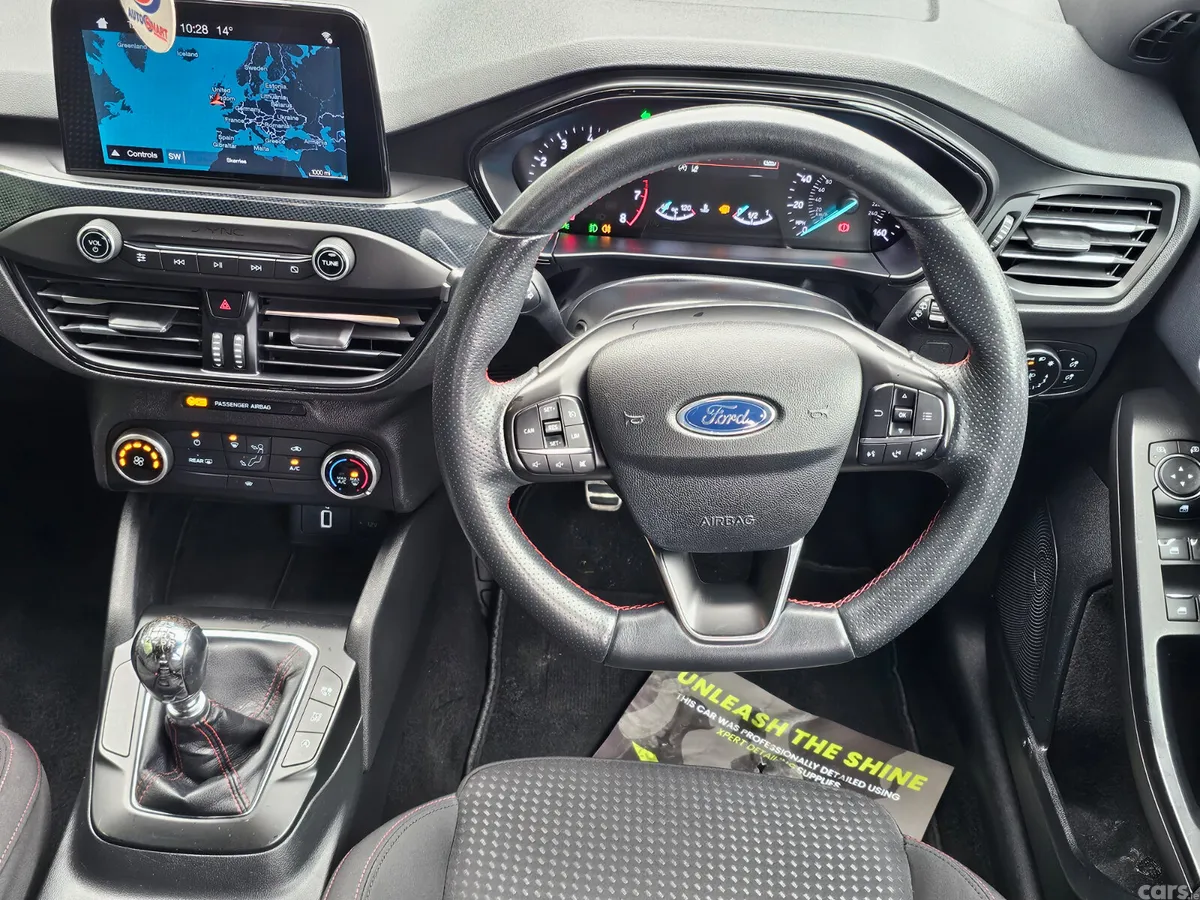 Ford Focus Hatchback, Petrol, 2019, Grey