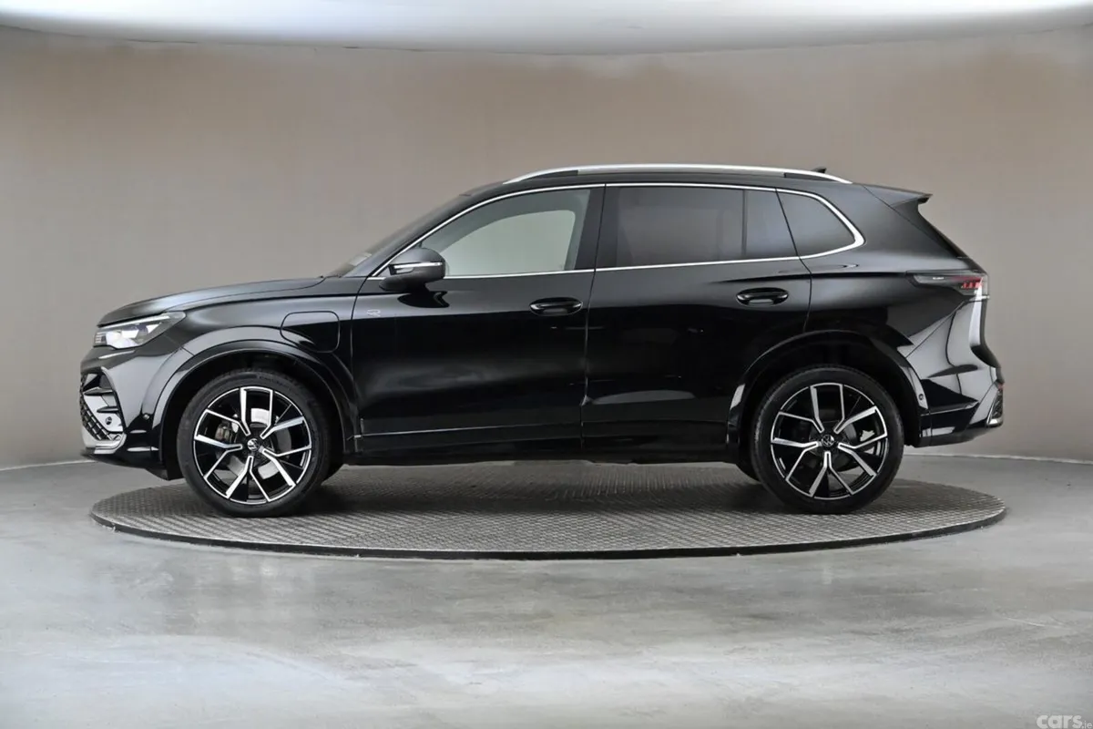 Volkswagen Tiguan SUV, Petrol Plug-in Hybrid, 2025, Black