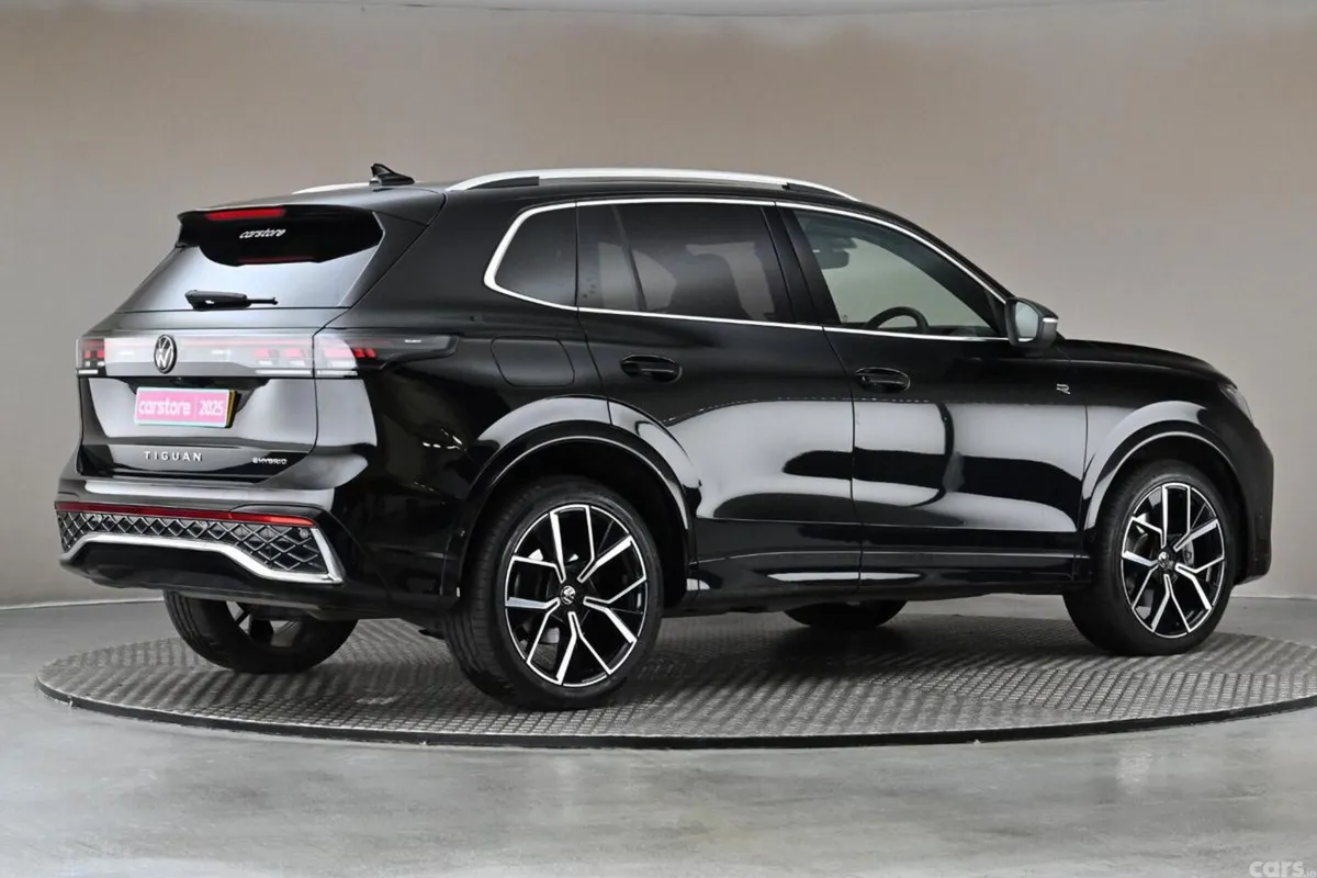 Volkswagen Tiguan SUV, Petrol Plug-in Hybrid, 2025, Black